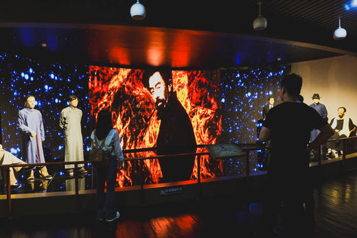 暖冬小众目的地！【滇东南5日亲子营】走进哈利族秘境部落，探访阿者科的蘑菇房，博物馆探寻寒武纪生命的奥秘，哈尼梯田摸鱼，漫步抚仙湖，碧色寨重现“芳华”年代，在建水当“小秀才”，捏紫陶 商品图6