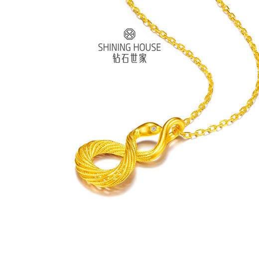 钻石世家[艺术黄金]   巳来运转系列 足金钻石项链  以象征财运富贵长寿的灵蛇纹融入吉祥元素，黄金与闪耀钻石的时尚设计蕴藏金蛇庇护，蛇来运转的巧思【黄金产品不支持无理由退换货】预计3-5天发货 商品图2