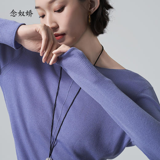 【商场同款】CNK6351 “三色软云衫 ” 轻盈柔软知性大气 侧边抽绳调节造型 亲肤好打理 毛衫 商品图1