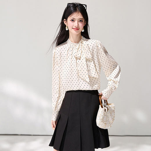 西遇法式波点立领衬衫女2026春季新款蝴蝶结飘带气质通勤长袖衬衣SS060148 商品图3