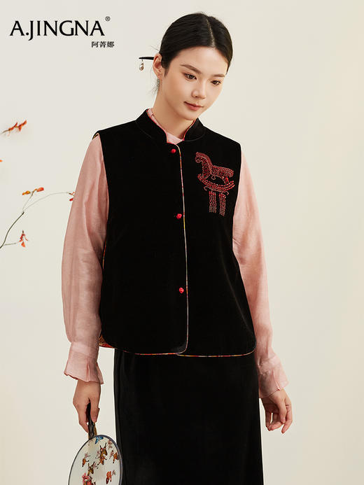 【新中式】阿菁娜春季新款新中式马甲真丝丝绒手工钉珠小红马立领撞色滚边细节处处显匠心F31C203002 商品图1