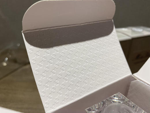 迪奥  甜心小姐  100ml  正品原产国法国香粉

一切全原！这款香水卖了三年了，全好评！收到猛夸型。

直供明通！！！国内罐装，随便对比！！ 商品图7