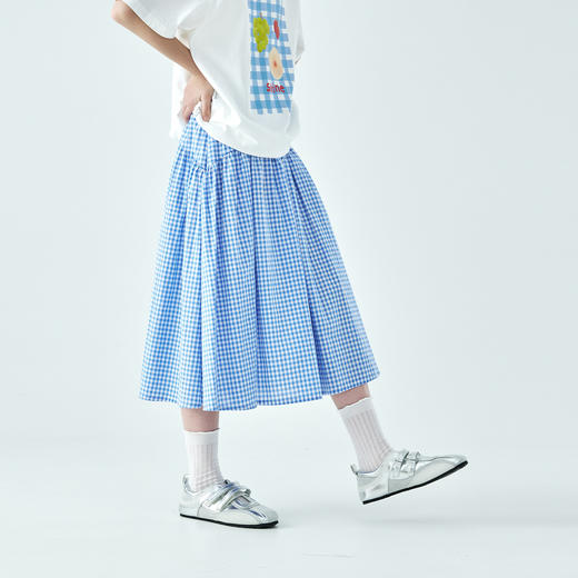 棵初26年夏季新款亲子中大女童蓝白格纹半裙宽松亲肤百搭伞面裙子 商品图3