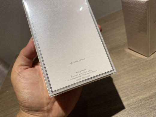 迪奥  甜心小姐  100ml  正品原产国法国香粉

一切全原！这款香水卖了三年了，全好评！收到猛夸型。

直供明通！！！国内罐装，随便对比！！ 商品图11