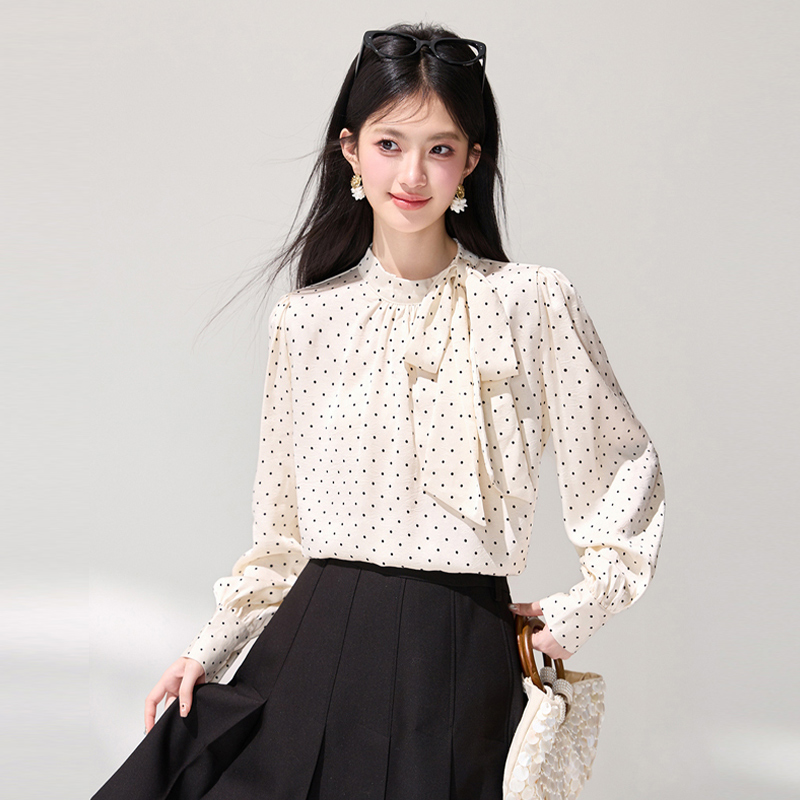 西遇法式波点立领衬衫女2026春季新款蝴蝶结飘带气质通勤长袖衬衣SS060148