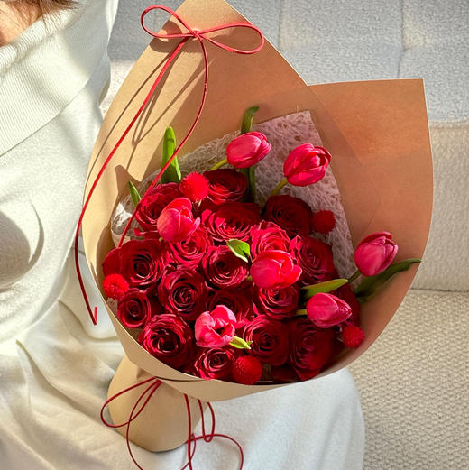 《鸿运满盈》红色郁金香高原红花束 商品图1