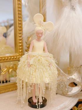 盖娅·辛易《少女的花园》然女孩