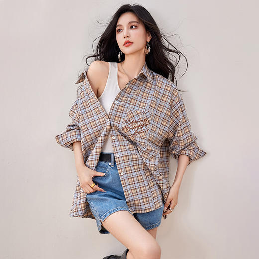 西遇复古翻领格子衬衫女2026年春季新款慵懒风宽松休闲刺绣衬衣SS060155 商品图0