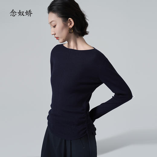 【商场同款】CNK6351 “三色软云衫 ” 轻盈柔软知性大气 侧边抽绳调节造型 亲肤好打理 毛衫 商品图3