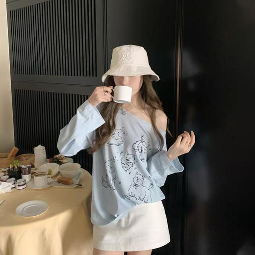 西遇可爱小狗图案蓝色长袖T恤女2026年春季新款薄款斜肩防晒罩衫SS060160 商品图1