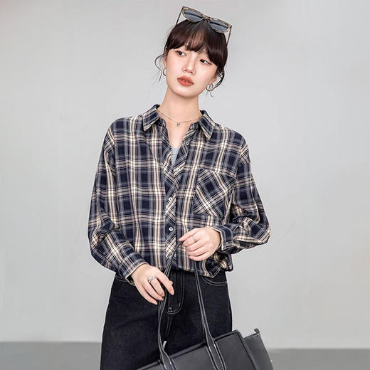 西遇藏青色格子衬衫女2026年春季新款复古港风宽松翻领长袖上衣SS060147 商品图1