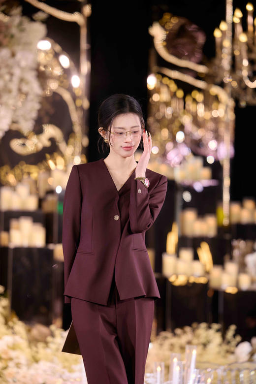 法小曼*子珍专区显瘦V领西装套装女2025新款职业装气质高级感黑色正装阔腿裤 商品图1