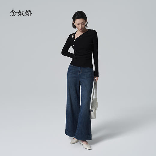【商场同款】CNK6398 “ 法式甜而不腻 针织衫 ” 法式斜扣视觉焦点，点睛别致 修饰身形雅致好穿 商品图10