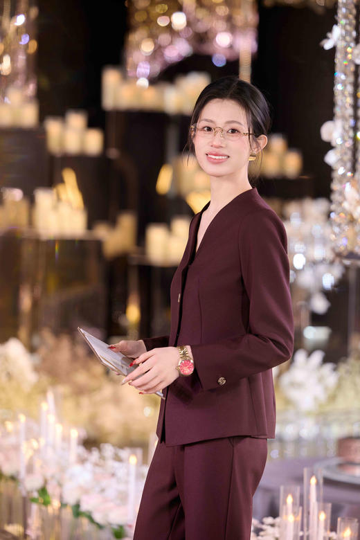 法小曼*子珍专区显瘦V领西装套装女2025新款职业装气质高级感黑色正装阔腿裤 商品图2