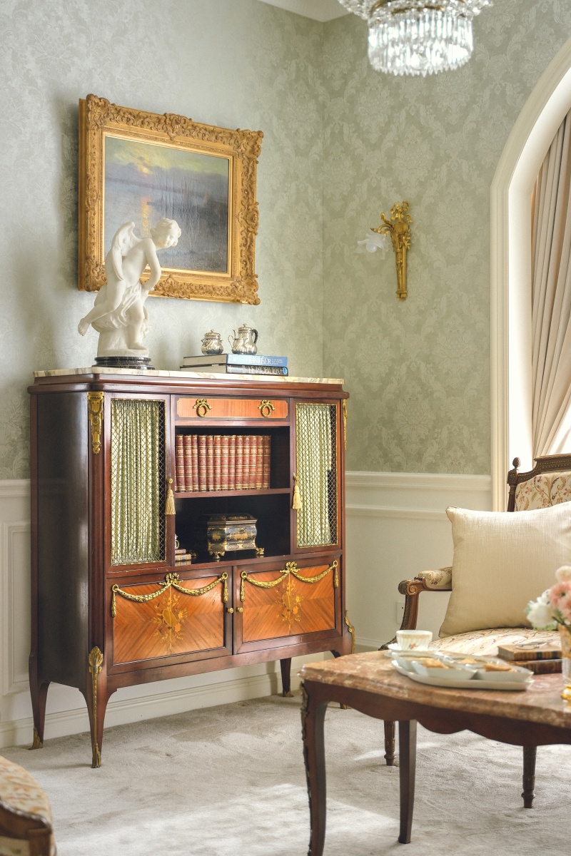 独角鹿西洋古董19世纪末法国出品路易十五风格铜鎏金细木镶嵌边柜
