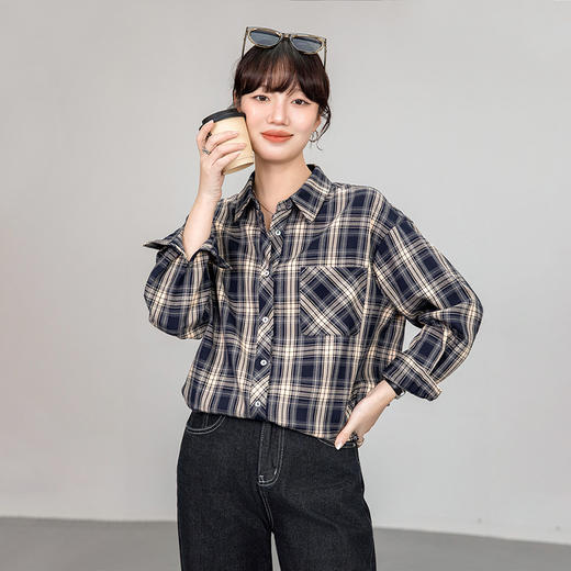 西遇藏青色格子衬衫女2026年春季新款复古港风宽松翻领长袖上衣SS060147 商品图3
