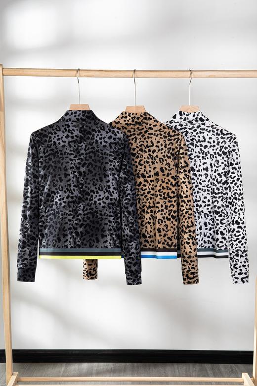 兔耳朵🐰家新款女士冰感防晒长袖拉链外套来啦！豹纹系列，轻薄，透气，舒服！弹力印花冰感防晒面料，贴肤冰爽🧊触感！盛夏可以当防晒衣！豹纹设计感拿捏的太到位了，运动活力十足！ 商品图1