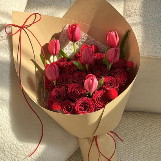 《鸿运满盈》红色郁金香高原红花束 商品图2