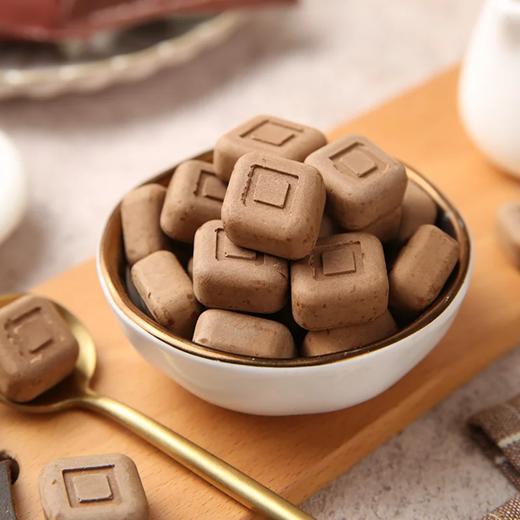 麦德龙 麦臻选xMoomin黑巧脆脆（椰香黑巧+巴旦木黑巧）143g 商品图1