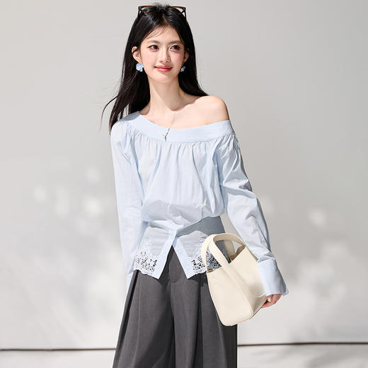 西遇斜领露肩蓝色衬衫女2026年春季新款不规则蕾丝薄款套头衬衣SS060150 商品图1