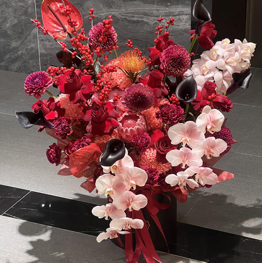 《锦晧》蝴蝶兰红掌冬青马蹄莲大丽花年宵花抱抱桶 商品图2