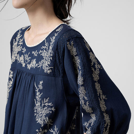 【林栖设计小店】鸟戏花间|藏青色绣花肌理花边拼接2026春新款优雅连衣裙1961129 商品图6