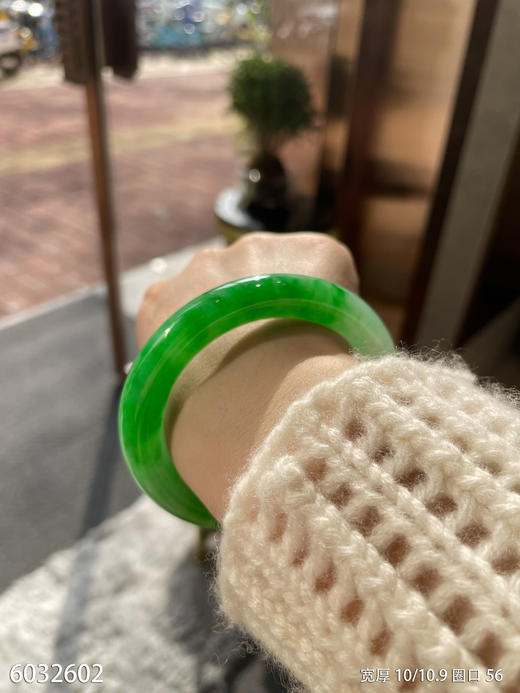 圆条艳绿手镯【6032602】圈口56.0~具体价格微信咨询 商品图1