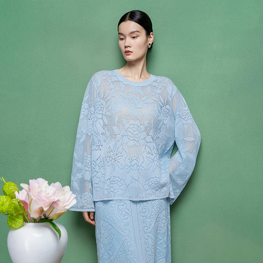 【林栖设计小店】绮花澄意|浅兰色提花肌理2026春新款宽松毛织上衣1961218 商品图4