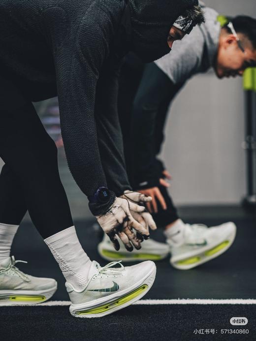 一店d 年底压轴重磅‼️‼️耐克顶级迈柔𝐕𝐨𝐦𝐞𝐫𝐨 𝐏𝐫𝐞𝐦𝐢𝐮𝐦反重力跑鞋👟 商品图10