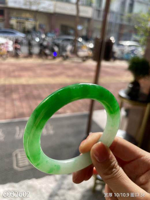 圆条艳绿手镯【6032602】圈口56.0~具体价格微信咨询 商品图4