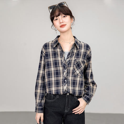 西遇藏青色格子衬衫女2026年春季新款复古港风宽松翻领长袖上衣SS060147 商品图4