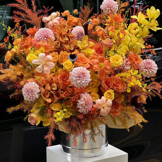 《心想事成》橙色系奶油桃子大花蕙兰抱抱桶 商品图0