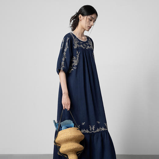 【林栖设计小店】鸟戏花间|藏青色绣花肌理花边拼接2026春新款优雅连衣裙1961129 商品图4