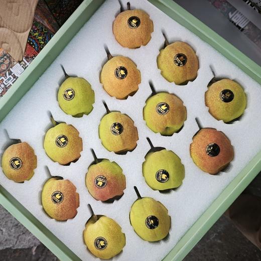 （特级）高品质库尔勒香梨【大果 15粒装】：颗颗精选，是我吃过的最棒的香梨，皮薄如纸，轻轻一搓便“皮开肉绽”，果肉细腻无渣，酥、脆。 商品图1