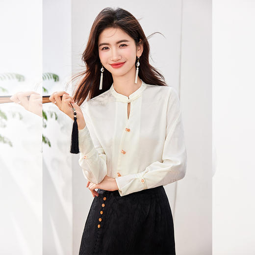 西遇新中式国风上衣女2026年春季新款圆领斜襟盘扣修身长袖衬衫SS060154 商品图2