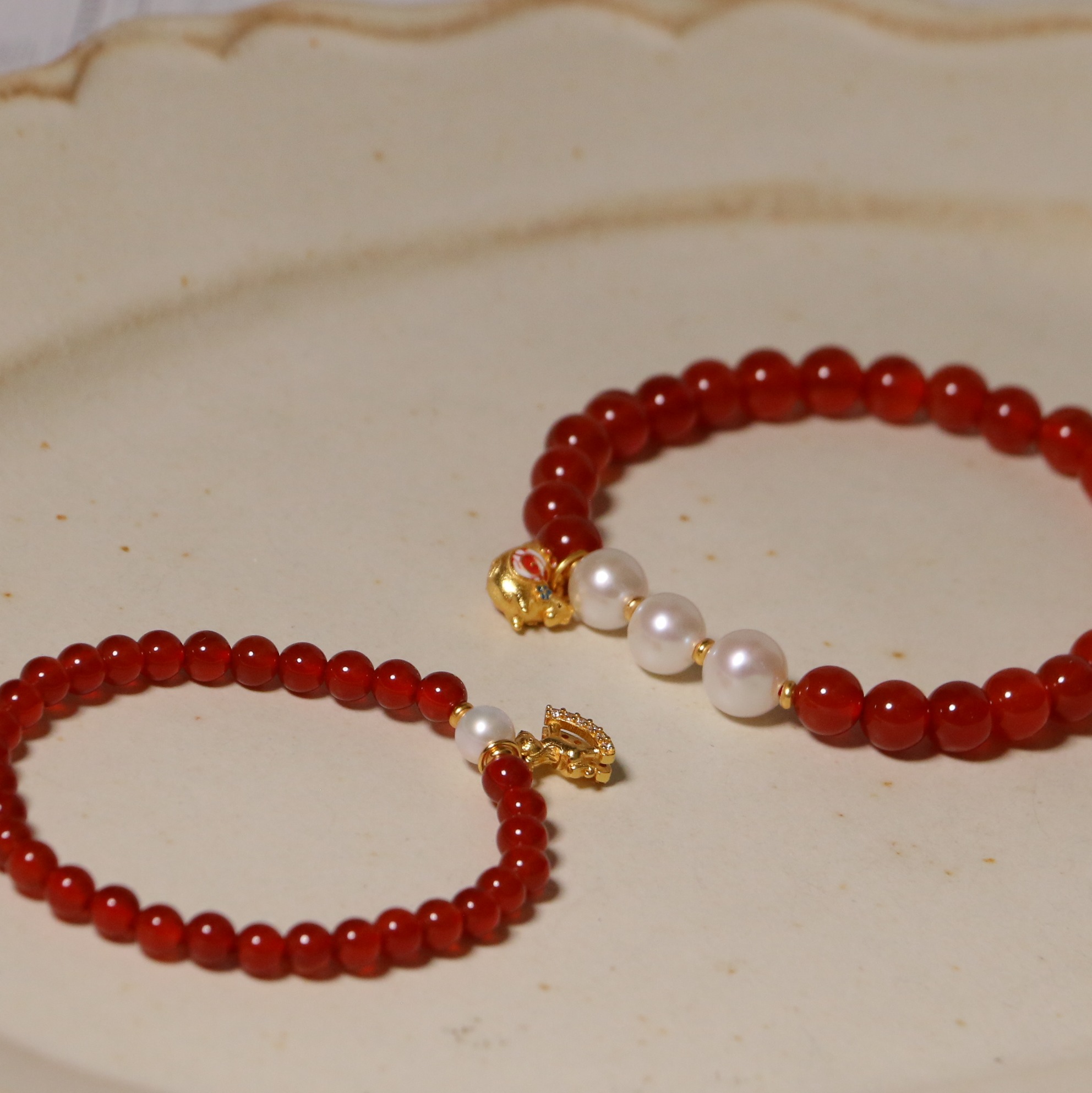 红玛瑙珍珠手串 单颗珍珠 5-6mm 玛瑙珠子 4mm  三颗珍珠 6-7mm 玛瑙珠子 6mm 配件 925 银镀金   新年氛围感