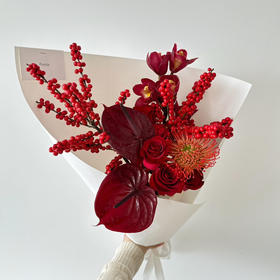 《小欢喜》新年简约冬青红掌花束