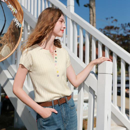 三彩2026春季新款彩色纽扣绞花毛衣套头毛衫修身短袖V领上衣M 商品图1