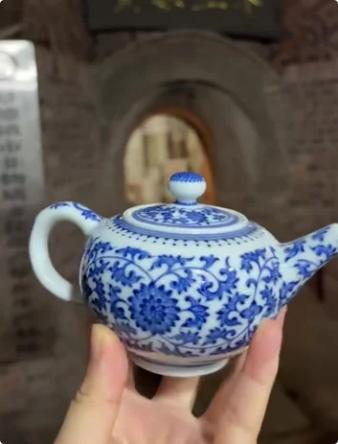 缠枝莲点工茶壶 商品图0