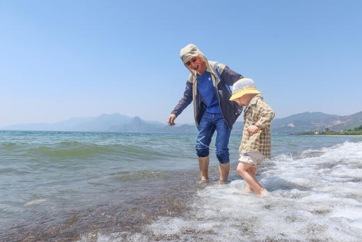 暖冬小众目的地！【滇东南5日亲子营】走进哈利族秘境部落，探访阿者科的蘑菇房，博物馆探寻寒武纪生命的奥秘，哈尼梯田摸鱼，漫步抚仙湖，碧色寨重现“芳华”年代，在建水当“小秀才”，捏紫陶 商品图13