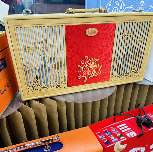 【高端木盒稀世珍品土蜂蜜系列/沂蒙山百巢福蜜土蜂蜜】是太行山土蜂蜜经驯化，在深山老林采集百花之蜜经春夏秋冬四季，沉淀而成，走亲访友自用很好 商品图13