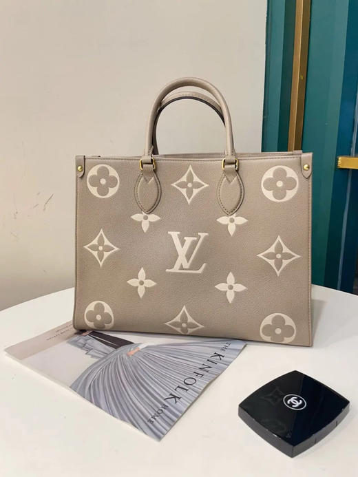 LV on the go 中号 大象灰 牛皮 单肩包 商品图0