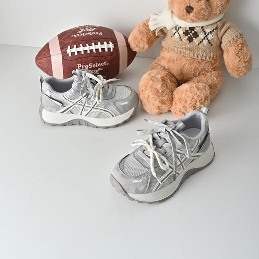 经典鲨2026年春专柜新品网面透气舒适系带平底跑步休闲鞋女KW219-617021 商品图3