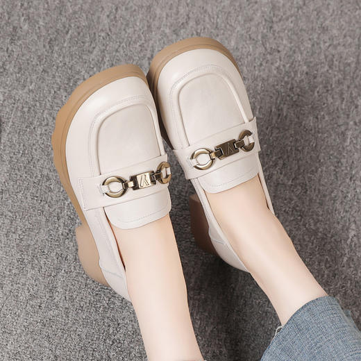 丁摩 春秋新款真皮软底英伦风小皮鞋女潮一脚蹬时尚加大码43乐福鞋5ZF-6037 商品图1