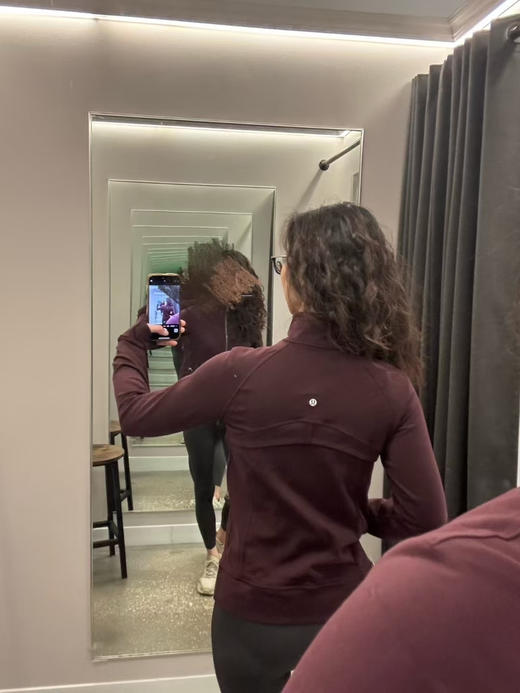 🉐 699美国直邮Lululemon高弹力健身衣 好美的紫色 仅4 码/110斤左右 商品图3