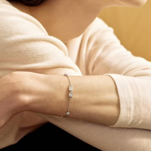 SAGA世家表 · 小鹊锁手链2026新款女士手链配饰时尚轻奢镶钻小锁饰品 商品图2