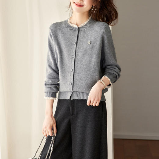 「自」全新升级【铂金会员183/天猫239/差价56】(71341)洛诗琳气质蕾丝花边圆领开衫2026春季新款纯色百搭针织外套 商品图1