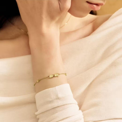 SAGA世家表 · 小鹊锁手链2026新款女士手链配饰时尚轻奢镶钻小锁饰品 商品图1