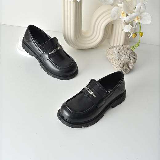 经典鲨2026年春季专柜新品黑色圆头软底一脚蹬通勤乐福鞋女KW507-617021 商品图3
