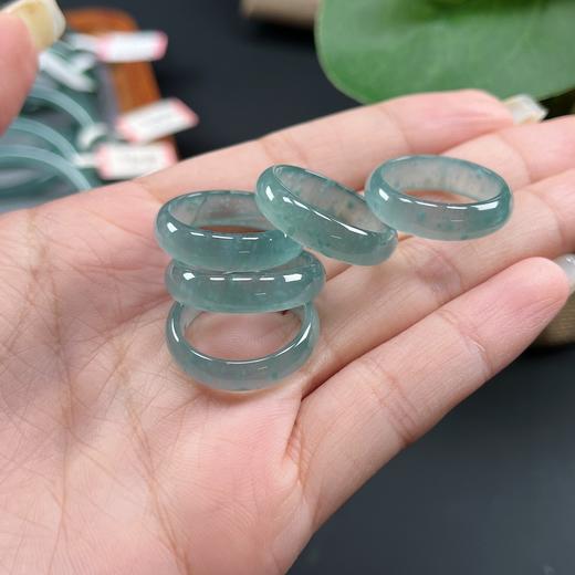 春节不打烊【温润通透❗️自带送礼皆宜】天然翡翠指环戒圈蓝水冰种戒指时尚宽版情侣闺蜜简约高级。jd 商品图3